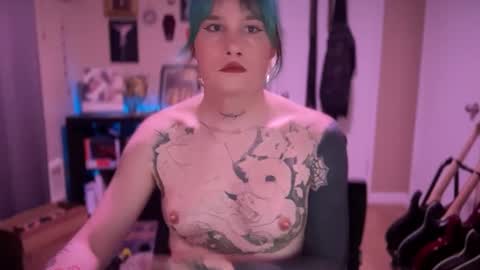 Snapshot of heavensentttt chatting on 12-10-24, 07:16 Saoirse online show from 12-10-24, 07:16