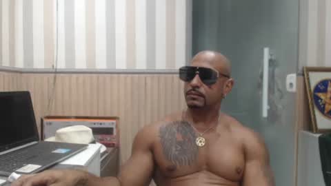 Snapshot of hebertgomes chatting on 05-10-26, 06:13 hebertgomes online show from 05-10-26, 06:13