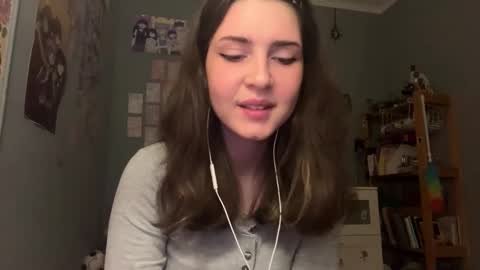 Snapshot of hedwiggrossberg chatting on 12-05-25, 02:47 Sarah online show from 12-05-25, 02:47