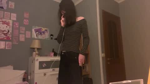 Snapshot of hedwiggrossberg chatting on 12-14-25, 02:33 Sarah online show from 12-14-25, 02:33