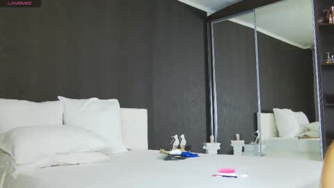 Helen online show from 10-22-25, 04:18