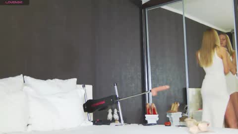 Helen online show from 11-29-25, 02:14