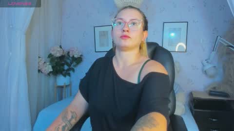 Snapshot of heidishayk chatting on 11-07-25, 12:16 ANTARA REY online show from 11-07-25, 12:16