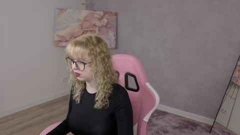 Helen Carson online show from 05-21-26, 04:19
