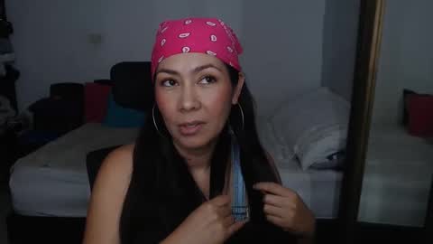Snapshot of helen_lya chatting on 05-14-26, 07:20 Helen online show from 05-14-26, 07:20