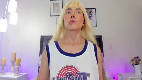 Helen  online show from 01-17-26, 01:05