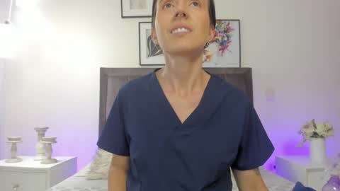 Snapshot of helen_mooree chatting on 07-09-26, 01:59 Helen online show from 07-09-26, 01:59