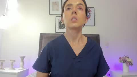 Snapshot of helen_mooree chatting on 07-16-26, 02:23 Helen online show from 07-16-26, 02:23
