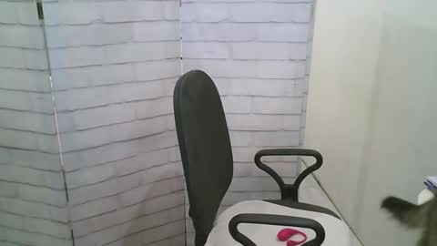 Snapshot of helen_xi chatting on 12-14-25, 04:18 Helen online show from 12-14-25, 04:18