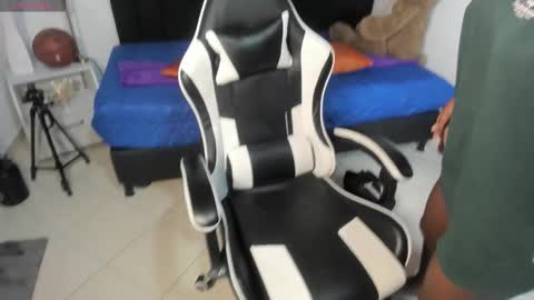 Snapshot of helena_copper chatting on 11-19-25, 04:34 HELENA COPPER online show from 11-19-25, 04:34