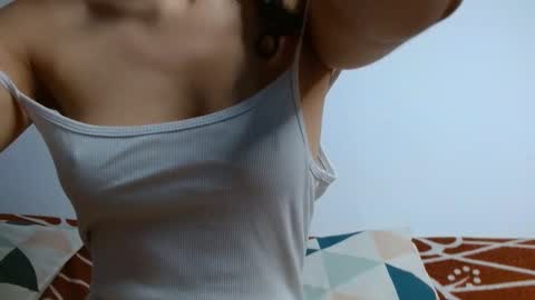 Snapshot of helena_hadler chatting on 01-28-25, 02:43 -- EE -- online show from 01-28-25, 02:43