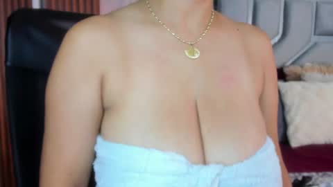 Helena Santos  online show from 07-15-26, 10:53