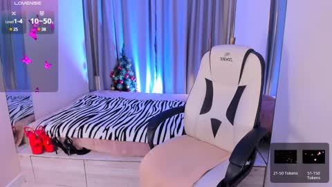 Snapshot of helenaregal chatting on 12-29-24, 01:38 Helena online show from 12-29-24, 01:38