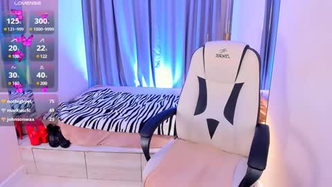 Snapshot of helenaregal chatting on 01-14-25, 07:43 Helena online show from 01-14-25, 07:43