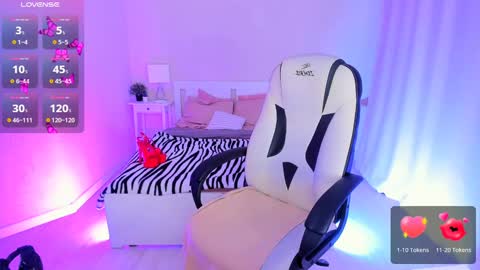 Snapshot of helenaregal chatting on 01-19-25, 01:33 Helena online show from 01-19-25, 01:33