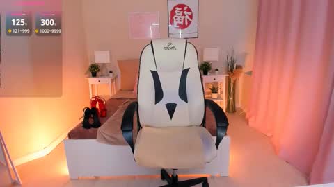 Snapshot of helenaregal chatting on 10-13-25, 01:44 Helena online show from 10-13-25, 01:44