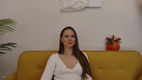 Snapshot of helenbenit chatting on 10-31-25, 06:31 Helen online show from 10-31-25, 06:31