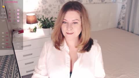 Helena Bonham online show from 10-15-25, 06:35