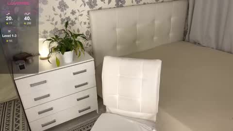 Helena Bonham online show from 11-14-25, 07:34