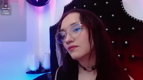 Helene online show from 03-05-25, 01:28