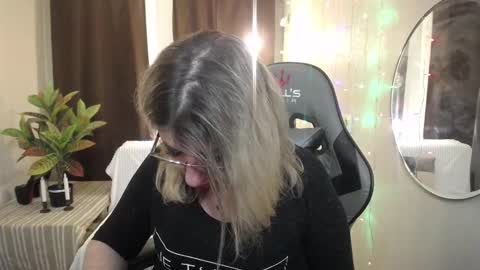 Snapshot of helenenigma chatting on 01-25-25, 05:18 helenenigma online show from 01-25-25, 05:18