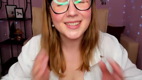 Snapshot of helens_lov chatting on 01-21-25, 07:47 Helen online show from 01-21-25, 07:47