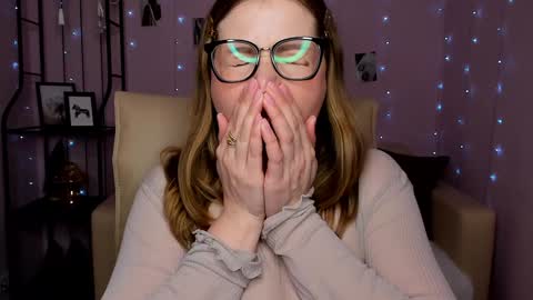 Snapshot of helens_lov chatting on 01-31-25, 08:22 Helen online show from 01-31-25, 08:22