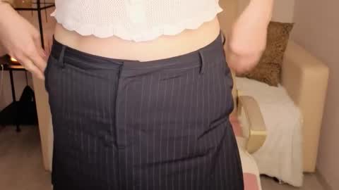 Snapshot of helens_lov chatting on 09-25-25, 01:42 Helen online show from 09-25-25, 01:42