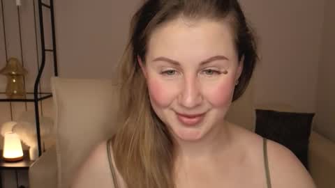 Snapshot of helens_lov chatting on 11-23-25, 02:00 Helen online show from 11-23-25, 02:00