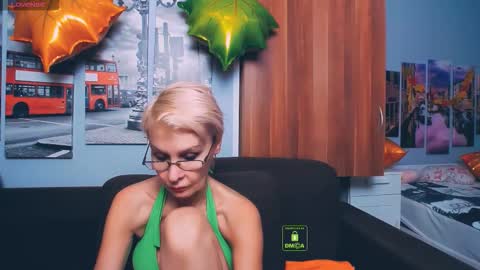 Snapshot of helgahimmele chatting on 11-12-25, 10:52 Helga online show from 11-12-25, 10:52