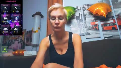 Snapshot of helgahimmele chatting on 11-16-25, 11:38 Helga online show from 11-16-25, 11:38