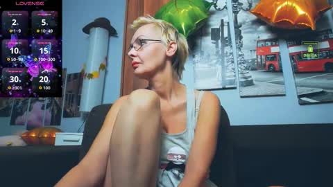 Snapshot of helgahimmele chatting on 11-19-25, 01:11 Helga online show from 11-19-25, 01:11