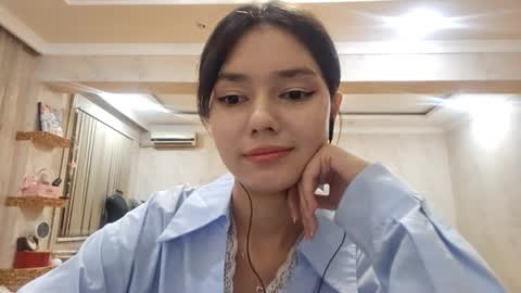 Snapshot of helgakraszewski chatting on 10-05-25, 06:50 Alice online show from 10-05-25, 06:50