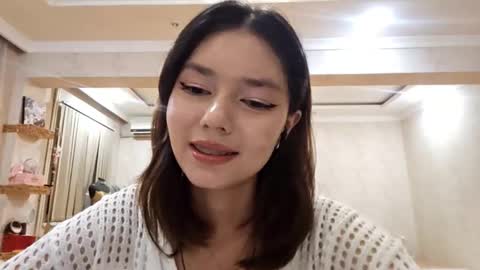Snapshot of helgakraszewski chatting on 10-17-25, 07:38 Alice online show from 10-17-25, 07:38
