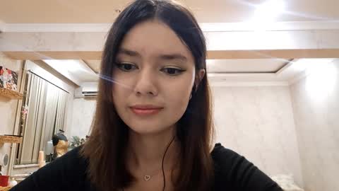 Snapshot of helgakraszewski chatting on 10-21-25, 06:19 Alice online show from 10-21-25, 06:19