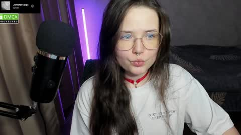 Snapshot of hell_hotline chatting on 12-17-24, 06:53 Red online show from 12-17-24, 06:53
