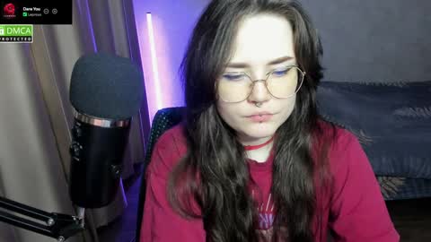 Snapshot of hell_hotline chatting on 12-22-24, 04:59 Red online show from 12-22-24, 04:59