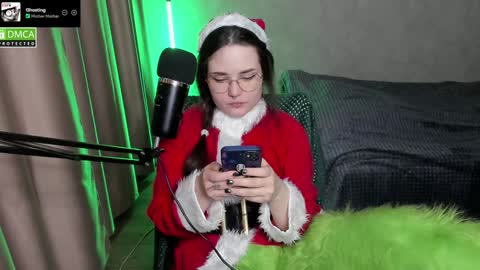 Snapshot of hell_hotline chatting on 12-24-24, 09:00 Red online show from 12-24-24, 09:00
