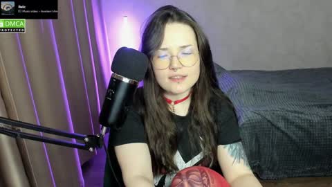 Snapshot of hell_hotline chatting on 12-26-24, 06:22 Red online show from 12-26-24, 06:22