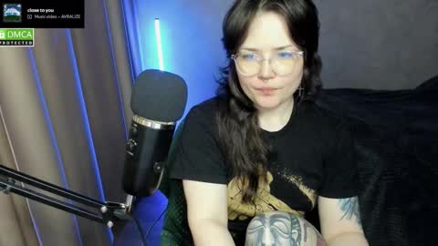 Red online show from 11-21-25, 06:06