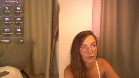 Snapshot of hell_lo chatting on 10-05-25, 06:06 Lorette Lory online show from 10-05-25, 06:06