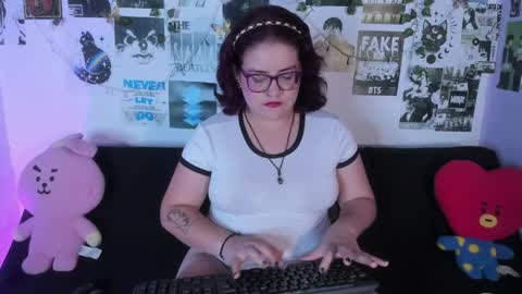 hellen online show from 05-19-26, 03:57
