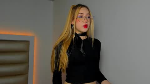 hellen__smith_ online show from 01-17-26, 07:28