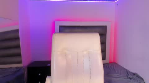 Snapshot of hellen__smith_ chatting on 05-07-26, 01:22 hellen__smith_ online show from 05-07-26, 01:22