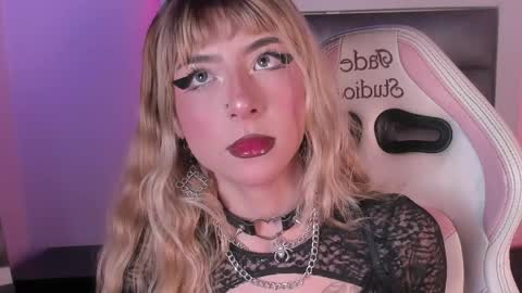 Snapshot of hellen__smith_ chatting on 05-21-26, 08:27 hellen__smith_ online show from 05-21-26, 08:27