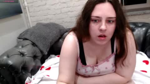 Snapshot of hellen_miller__ chatting on 05-04-26, 05:53 Hellen online show from 05-04-26, 05:53