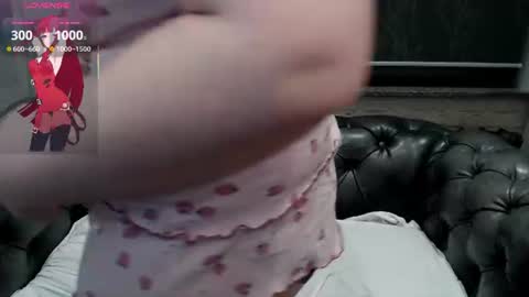 Snapshot of hellen_miller__ chatting on 06-29-26, 01:33 Hellen online show from 06-29-26, 01:33