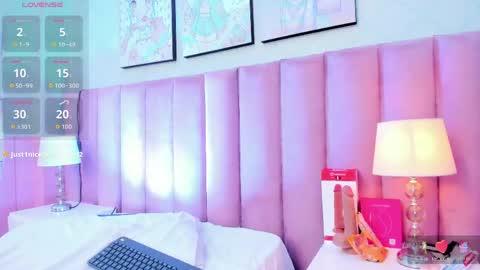 Snapshot of hellencute18_ chatting on 05-27-26, 02:03 online show from 05-27-26, 02:03