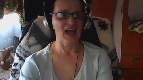 hellenmarie online show from 12-15-24, 11:45