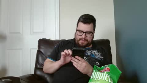 Snapshot of hellflow chatting on 03-12-25, 06:44 hellflow online show from 03-12-25, 06:44